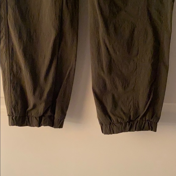 Athleta pants with zipper opening & elastic cuffs - Picture 2 of 4